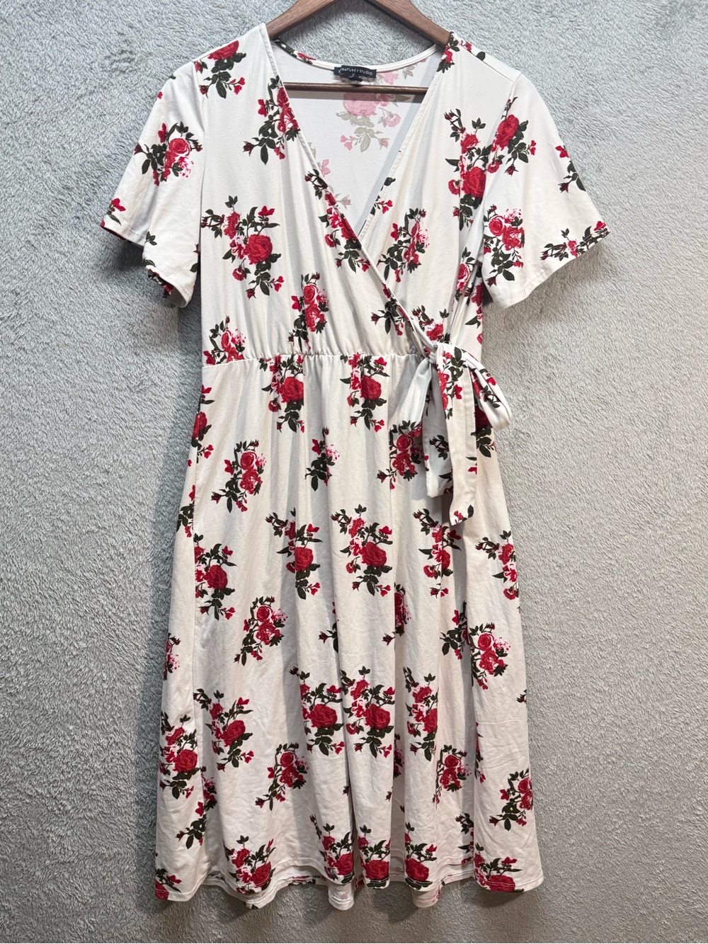 Signature Studio White Red Rose Floral Wrap Dress Short Sleeve Size S